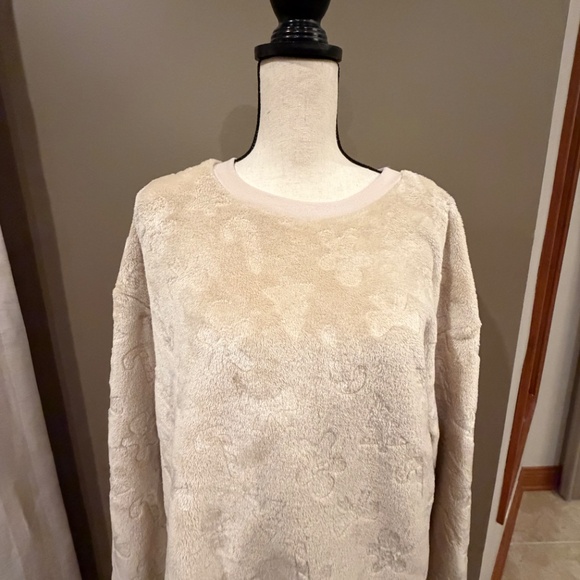 Wound Up Juniors Christmas Icon Tan Fleece Pullover, Size XL - Picture 2 of 14